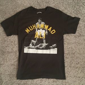 Muhammad Ali black t shirt size Medium